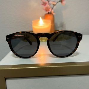 Diff sunglasses no scratches